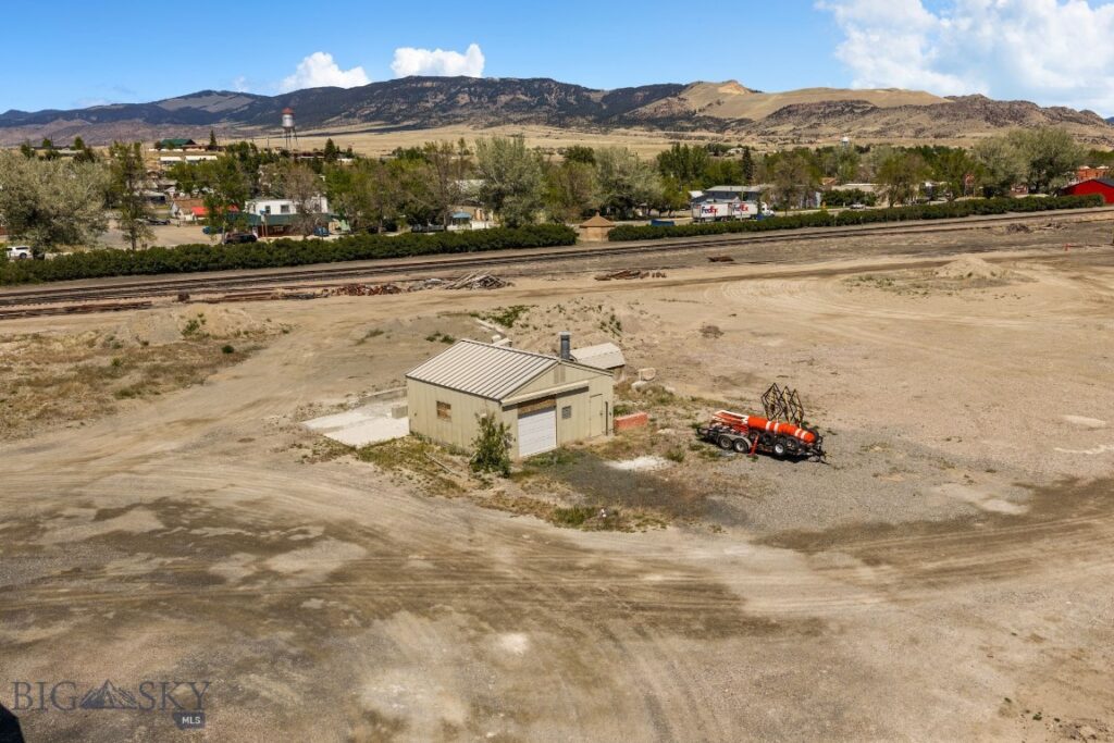 2 S Lincoln Street, Whitehall MT 59759