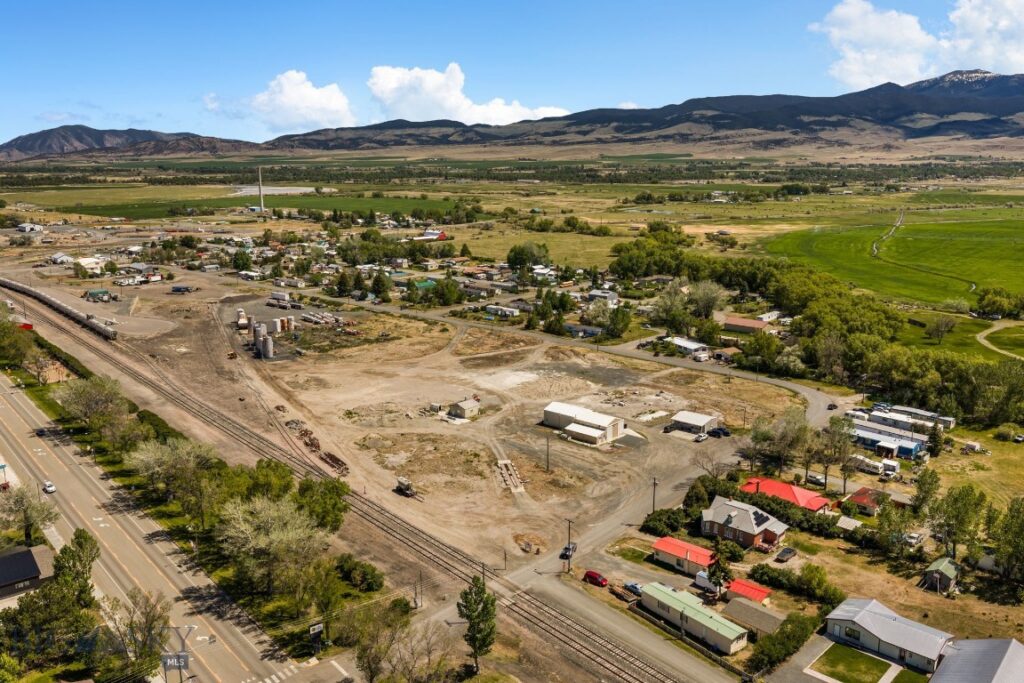 2 S Lincoln Street, Whitehall MT 59759