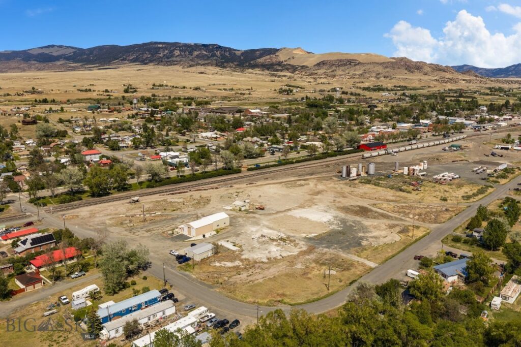 2 S Lincoln Street, Whitehall MT 59759