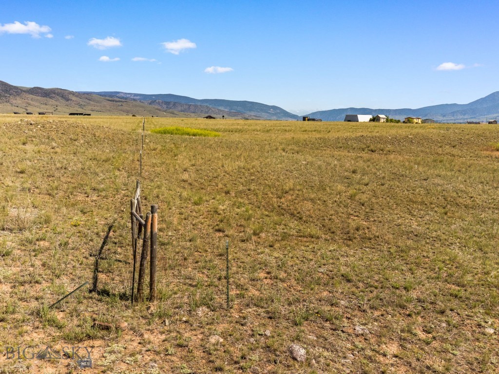 20 Black Hawk, Livingston MT 59047