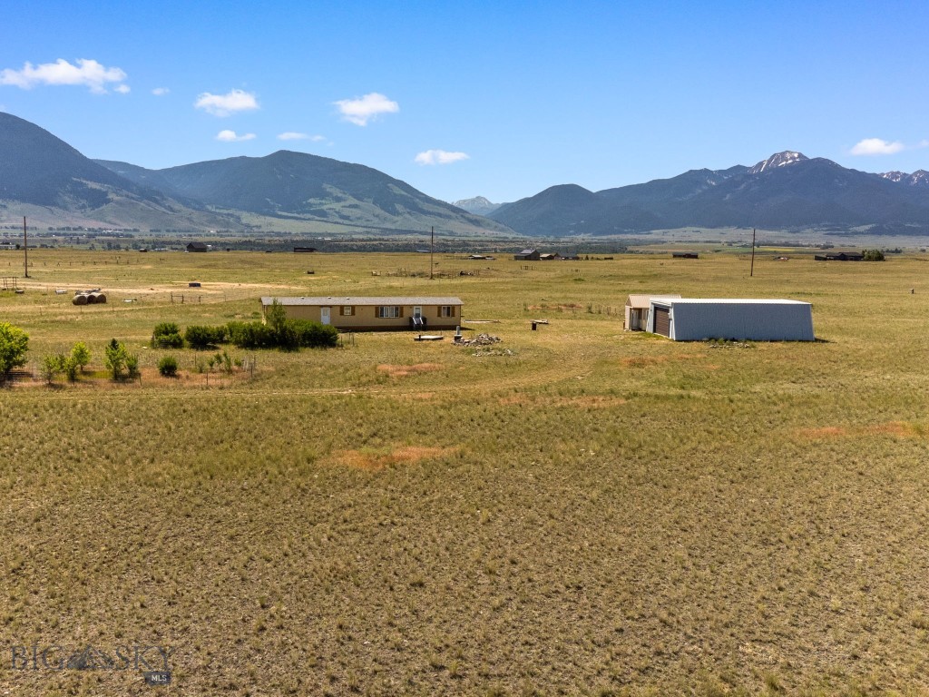 20 Black Hawk, Livingston MT 59047