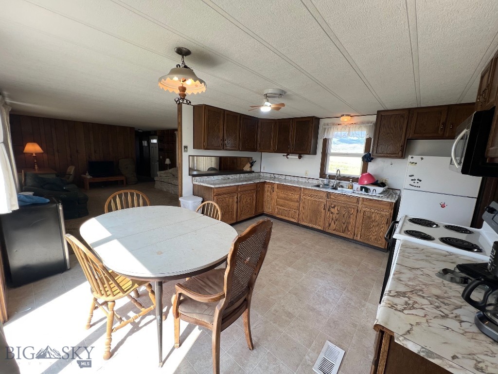 20 Black Hawk, Livingston MT 59047