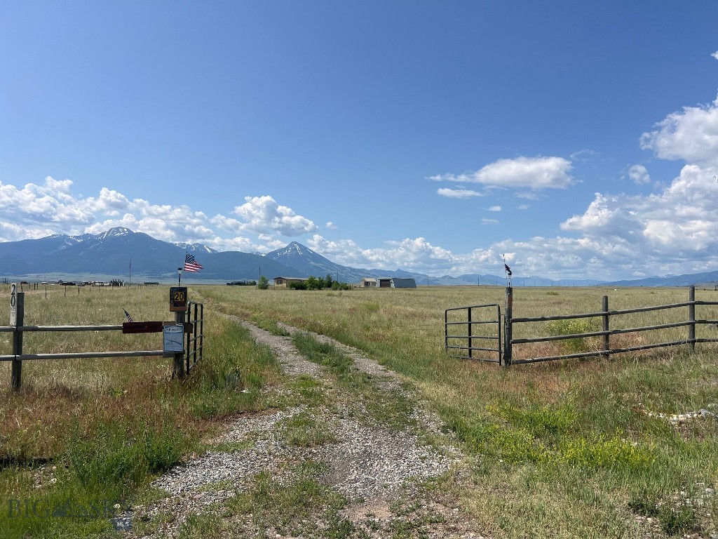 20 Black Hawk, Livingston MT 59047