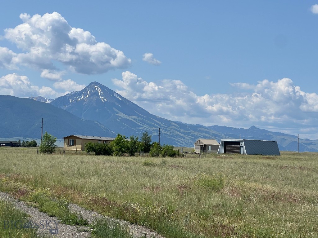 20 Black Hawk, Livingston MT 59047