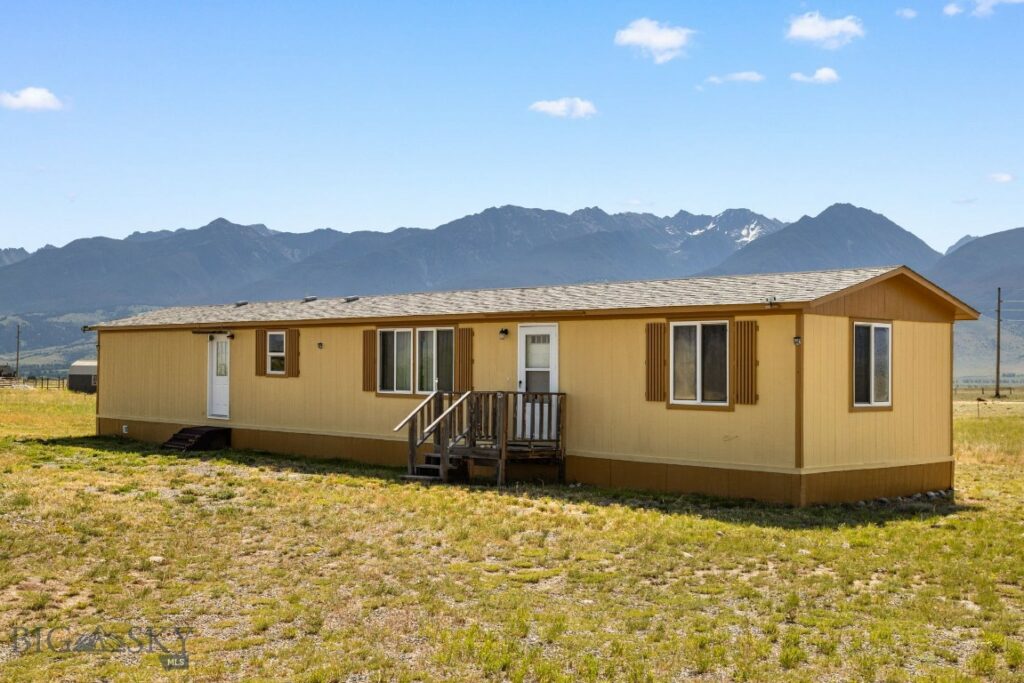 20 Black Hawk, Livingston MT 59047