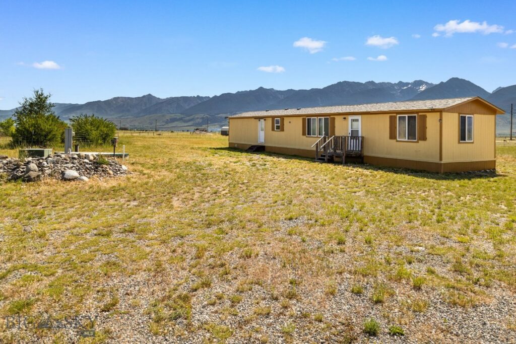 20 Black Hawk, Livingston MT 59047