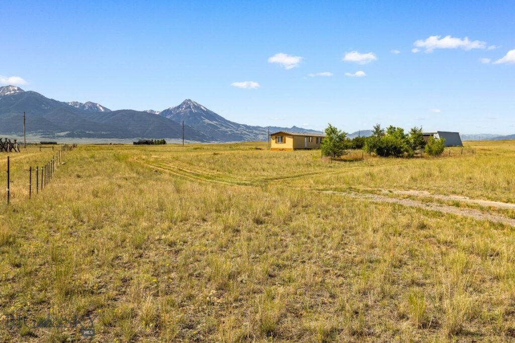 20 Black Hawk, Livingston MT 59047