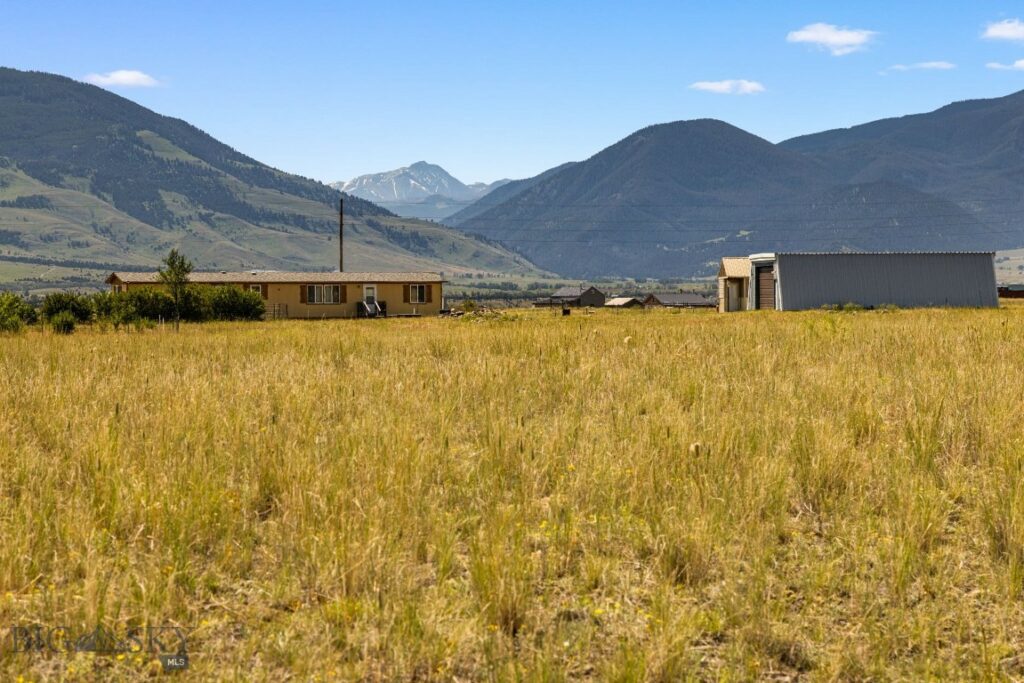 20 Black Hawk, Livingston MT 59047