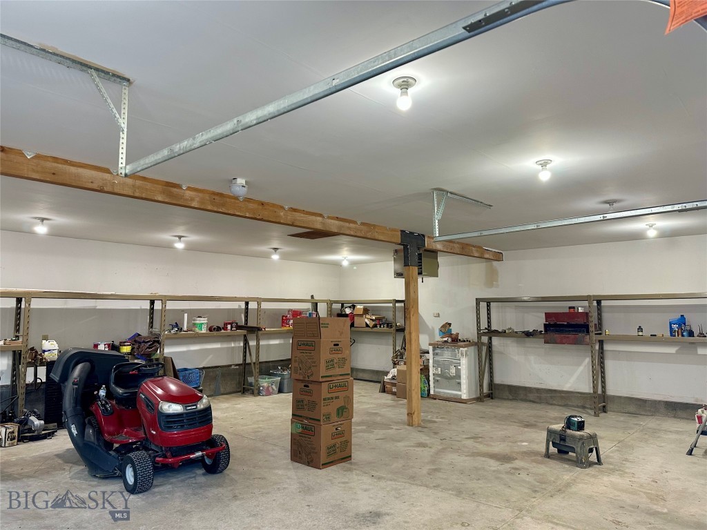 200 Burt Lane, Whitehall MT 59759