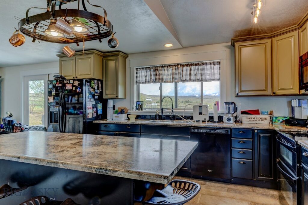 202 Fiddle Creek Road, Livingston MT 59047