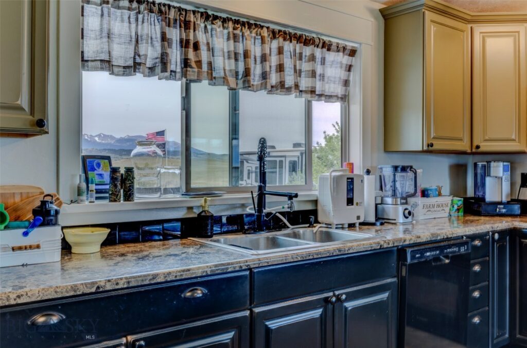 202 Fiddle Creek Road, Livingston MT 59047