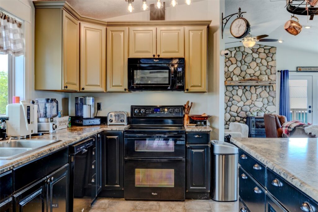 202 Fiddle Creek Road, Livingston MT 59047