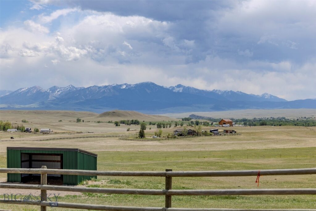 202 Fiddle Creek Road, Livingston MT 59047