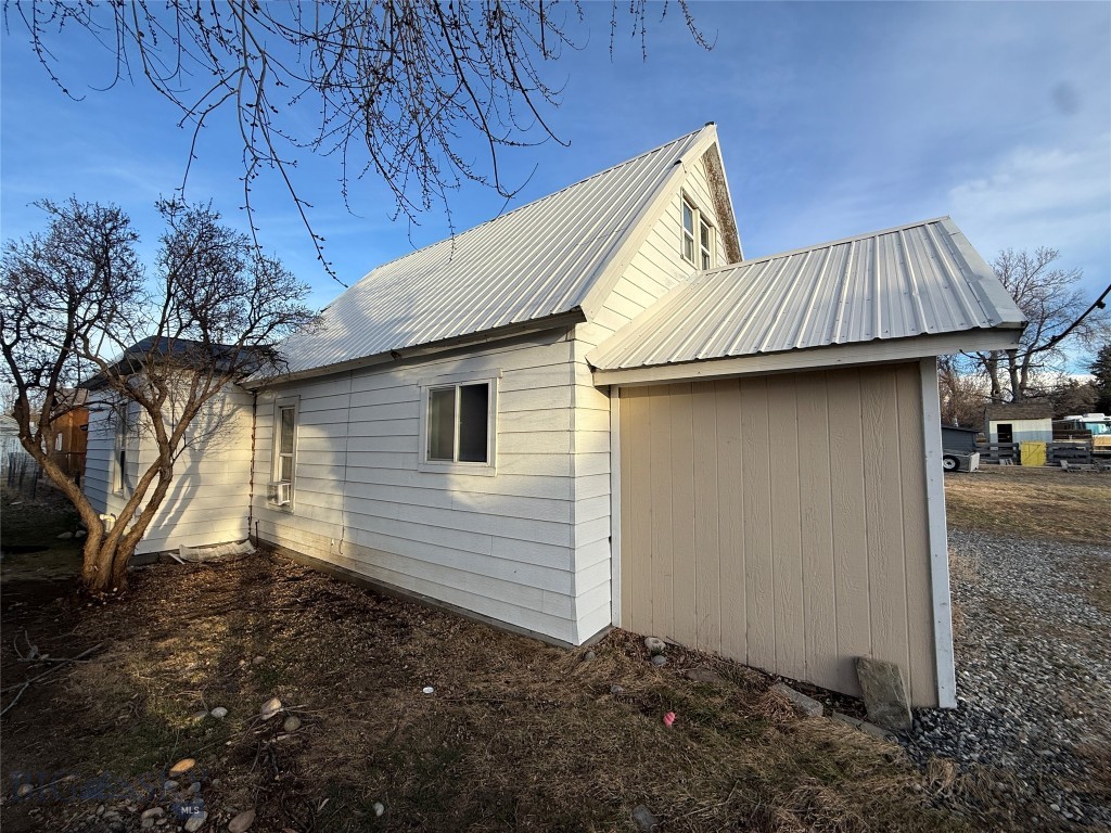 207 Harris, Big Timber MT 59011