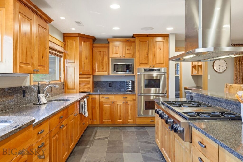 2081 Little Bear Road, Gallatin Gateway MT 59730