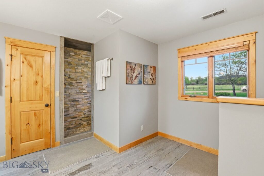 2081 Little Bear Road, Gallatin Gateway MT 59730