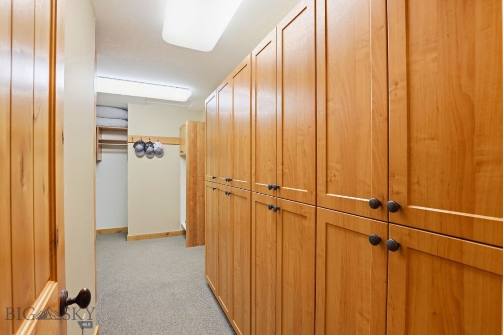 2081 Little Bear Road, Gallatin Gateway MT 59730