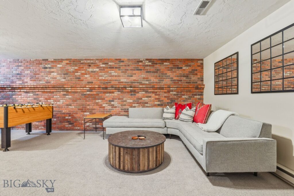 2081 Little Bear Road, Gallatin Gateway MT 59730