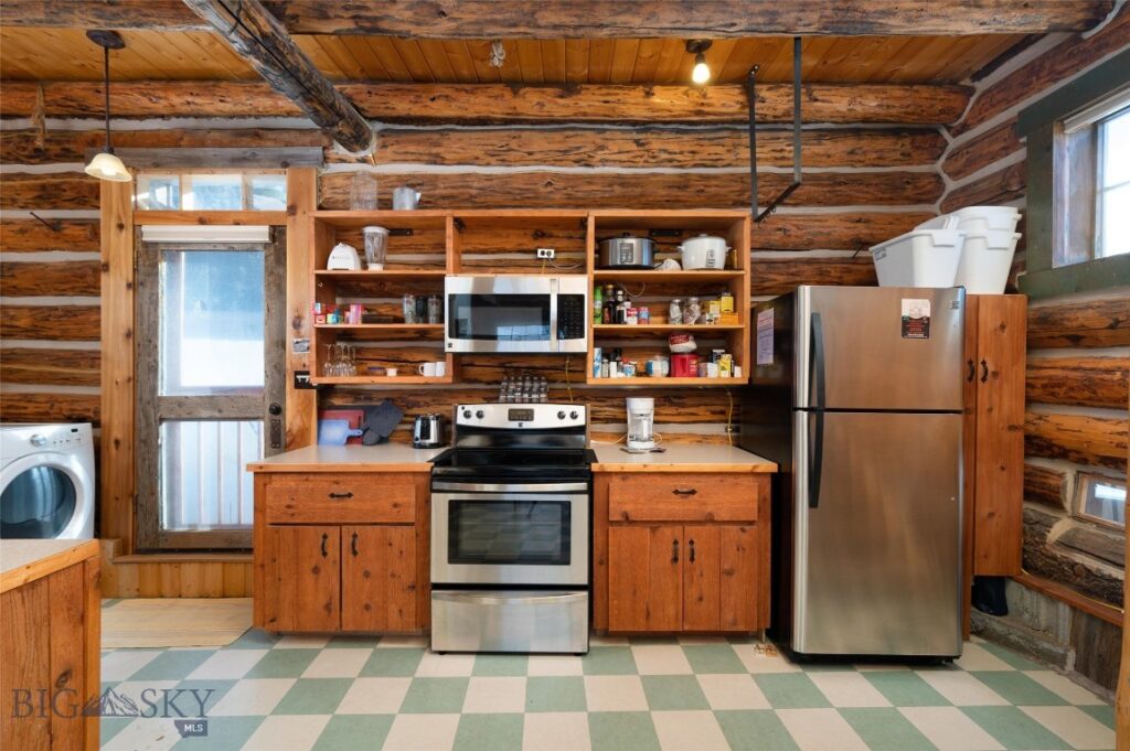 212 Hebgen Lodge Road, West Yellowstone MT 59758