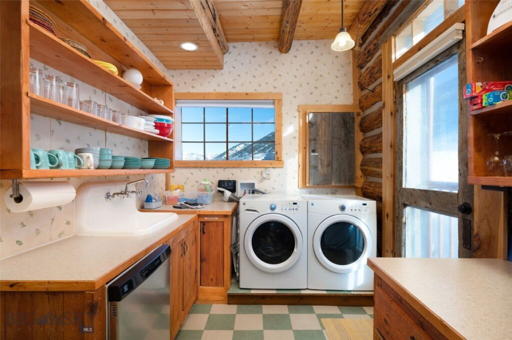 212 Hebgen Lodge Road, West Yellowstone MT 59758