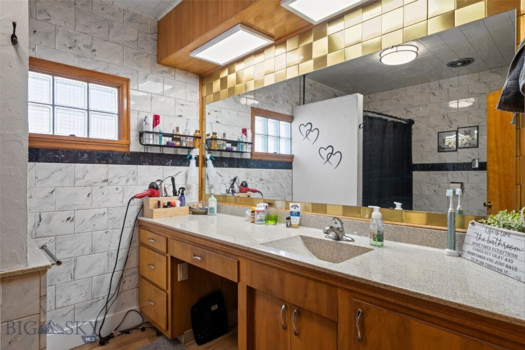 2124 Roberts, Butte MT 59701