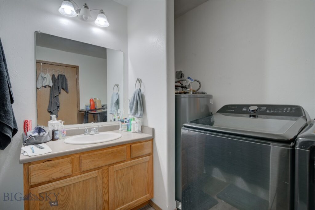 216 Show Place, Belgrade MT 59714