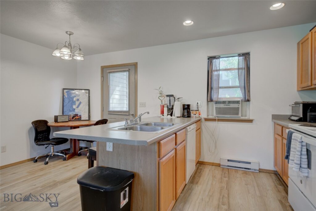 216 Show Place, Belgrade MT 59714