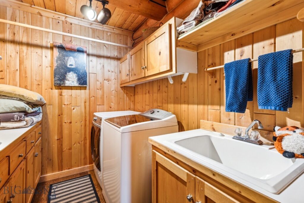 238 Great Gray Hollow, Gallatin Gateway MT 59730
