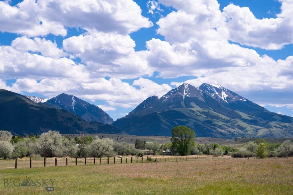 25 Emigrant Meadows Road, Emigrant MT 59065