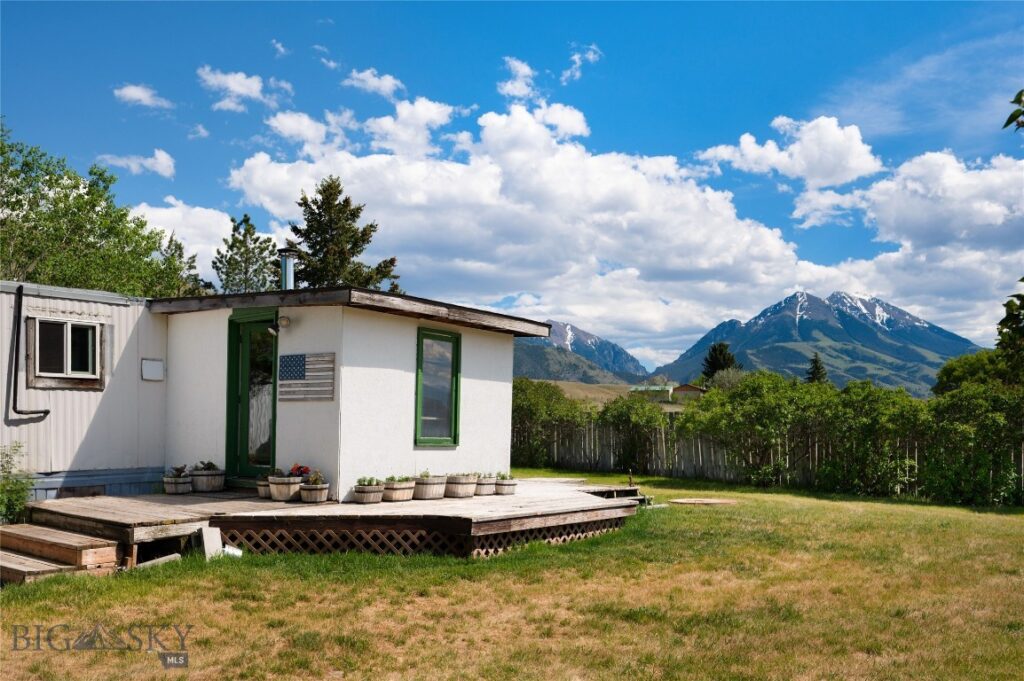 25 Emigrant Meadows Road, Emigrant MT 59065