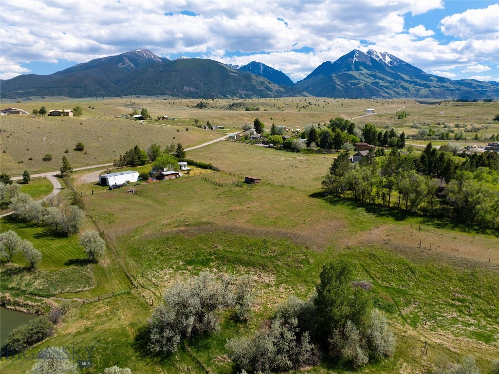 25 Emigrant Meadows Road, Emigrant MT 59065