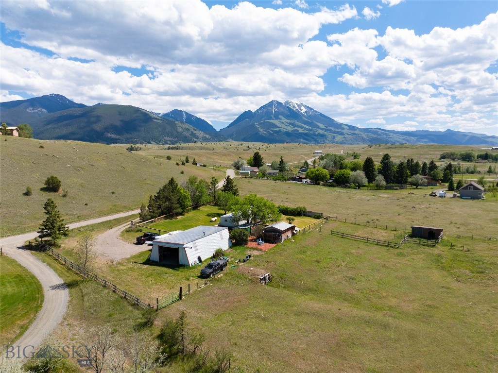 25 Emigrant Meadows Road, Emigrant MT 59065