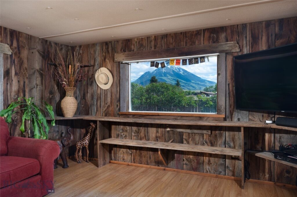 25 Emigrant Meadows Road, Emigrant MT 59065