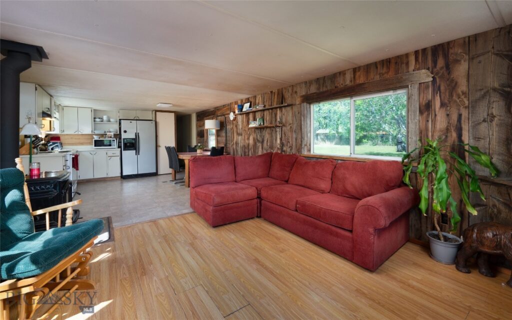 25 Emigrant Meadows Road, Emigrant MT 59065