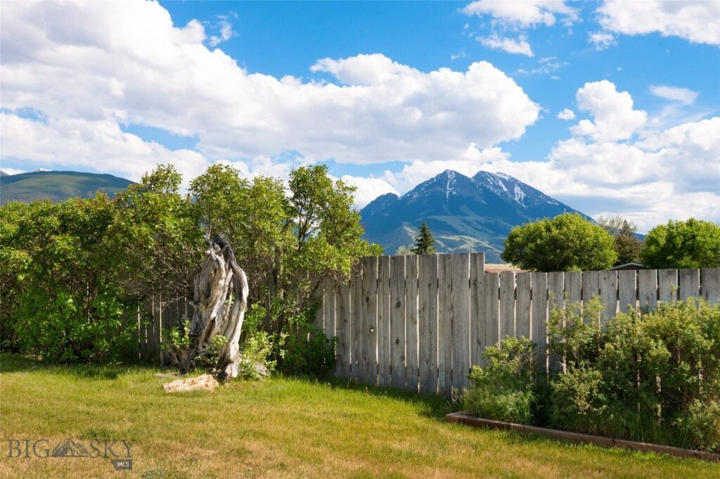 25 Emigrant Meadows Road, Emigrant MT 59065