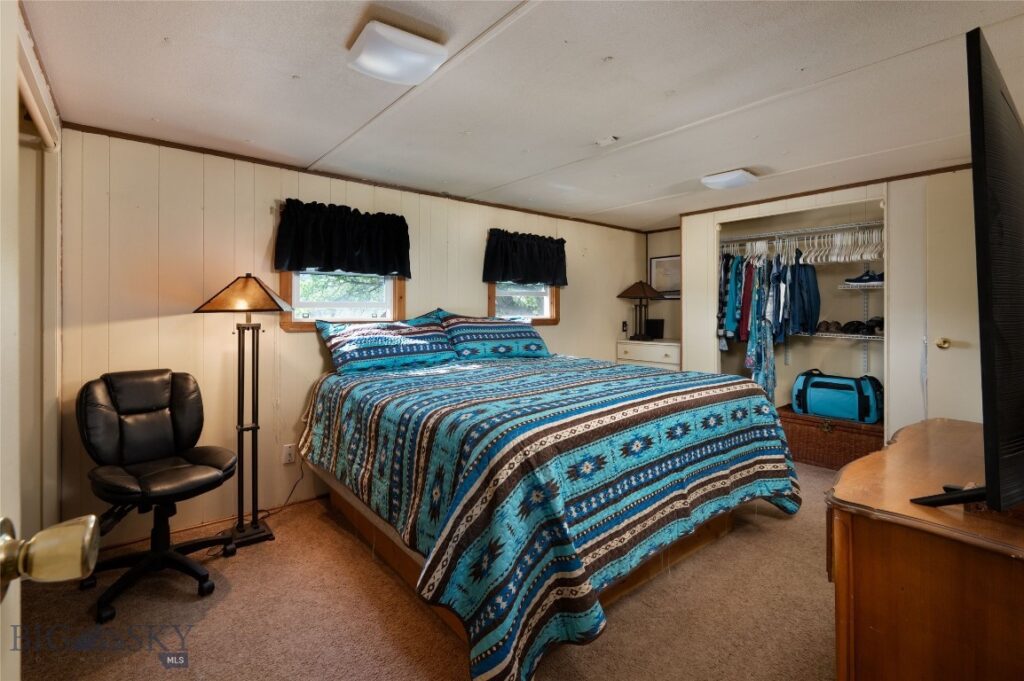 25 Emigrant Meadows Road, Emigrant MT 59065