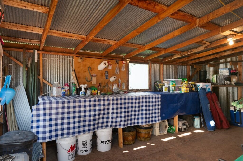 25 Emigrant Meadows Road, Emigrant MT 59065