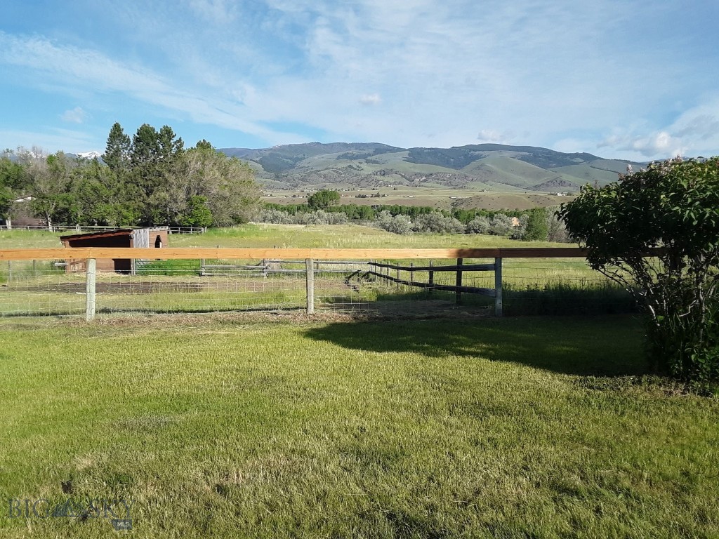 25 Emigrant Meadows Road, Emigrant MT 59065