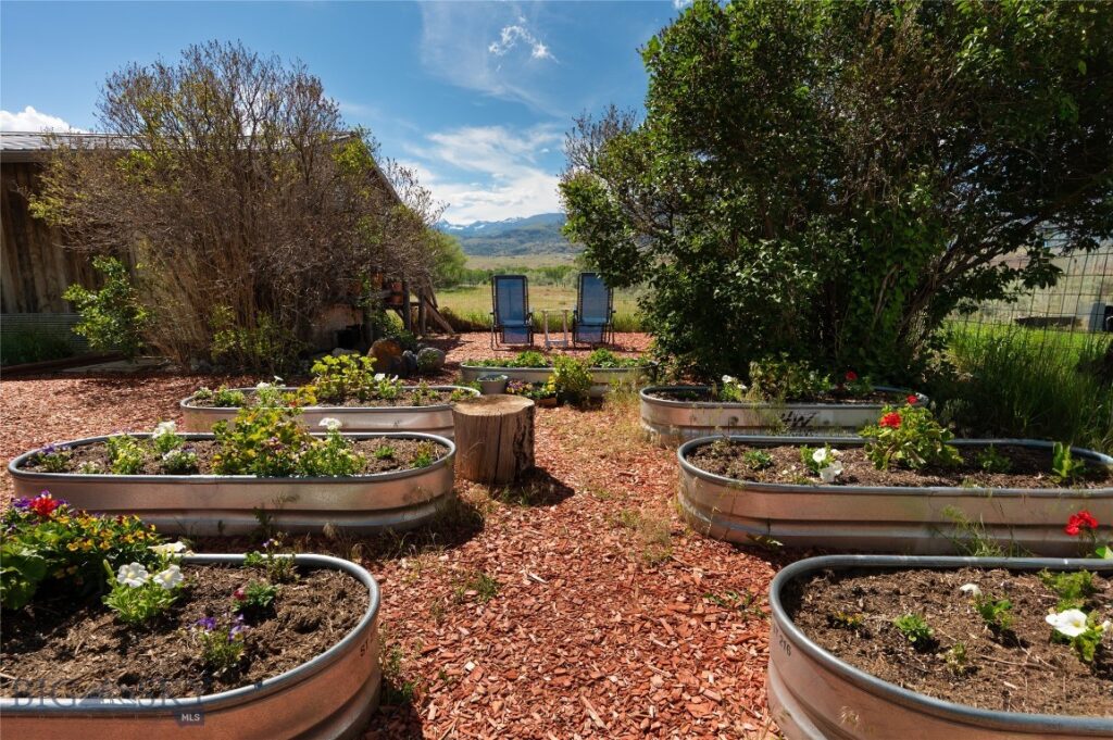 25 Emigrant Meadows Road, Emigrant MT 59065
