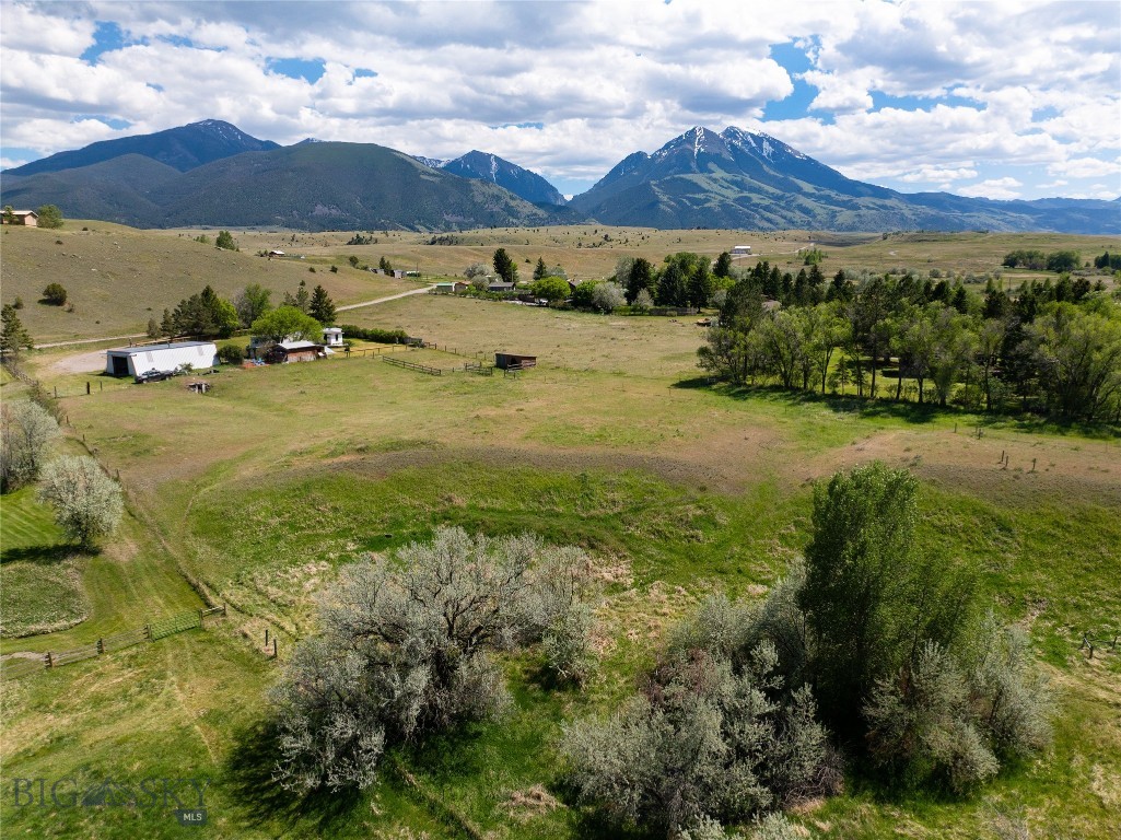 25 Emigrant Meadows Road, Emigrant MT 59065