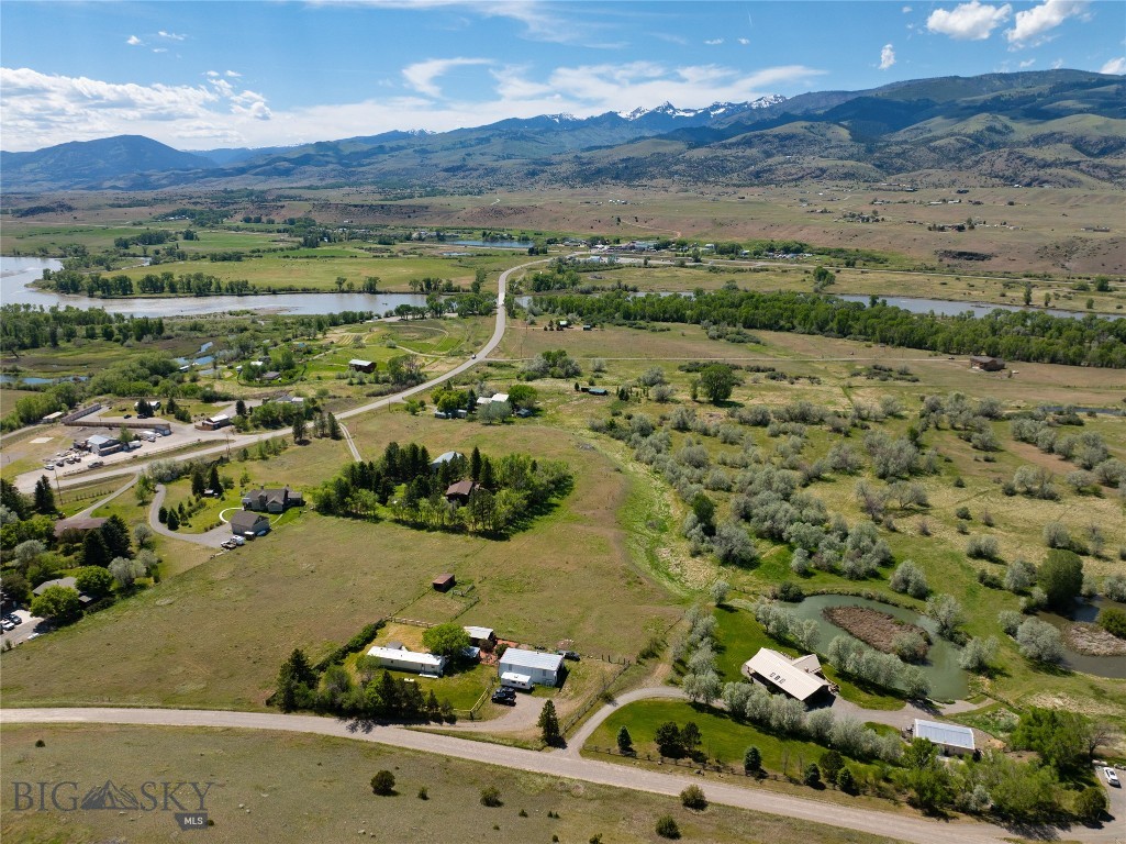 25 Emigrant Meadows Road, Emigrant MT 59065