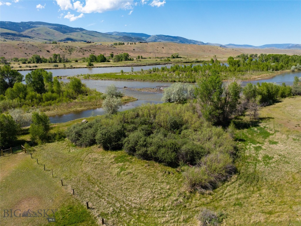 25 Emigrant Meadows Road, Emigrant MT 59065