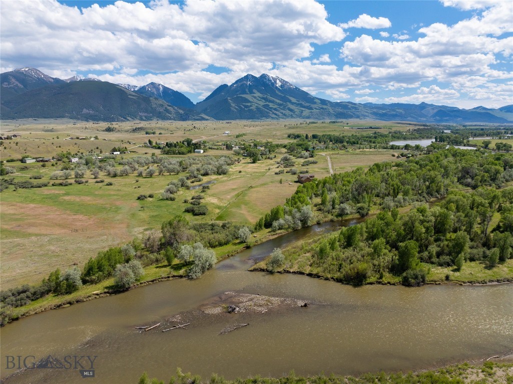 25 Emigrant Meadows Road, Emigrant MT 59065