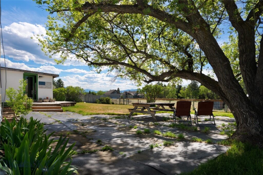 25 Emigrant Meadows Road, Emigrant MT 59065