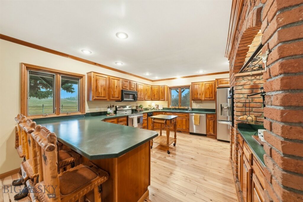 2500 Cottontail Road, Gallatin Gateway MT 59730