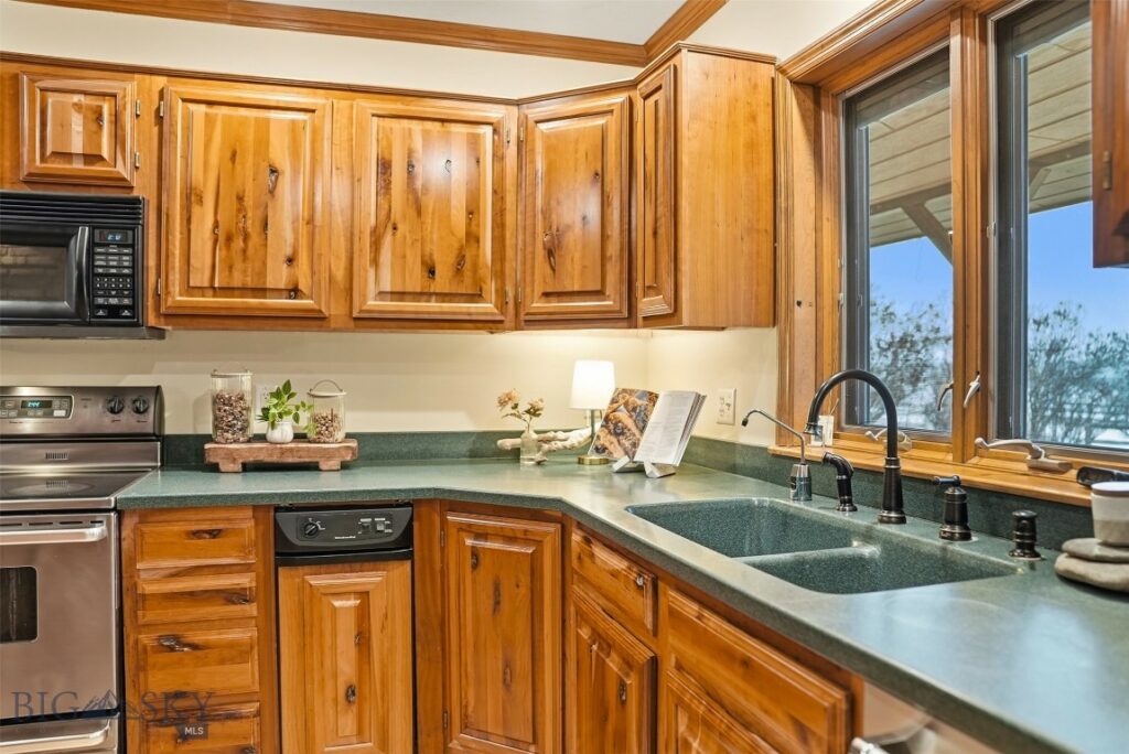 2500 Cottontail Road, Gallatin Gateway MT 59730