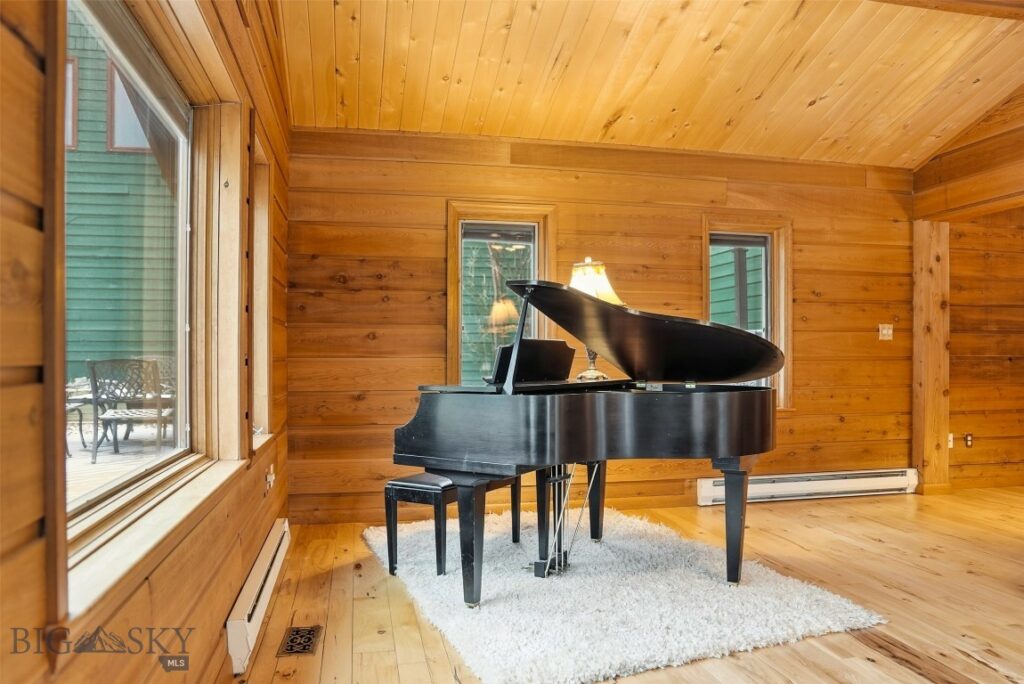 2500 Cottontail Road, Gallatin Gateway MT 59730