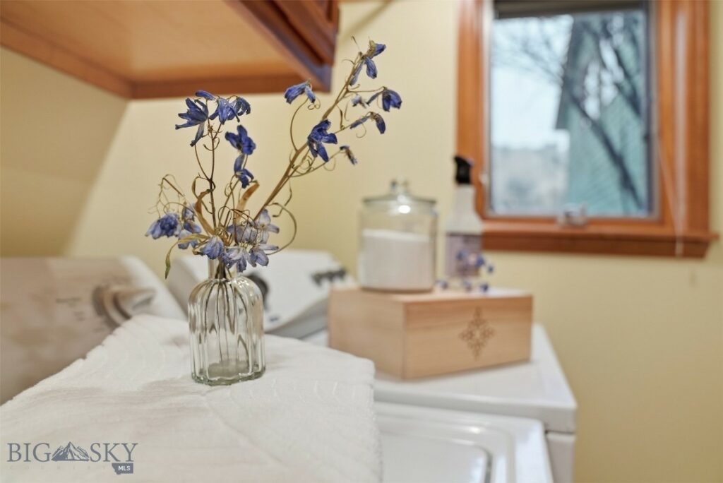 2500 Cottontail Road, Gallatin Gateway MT 59730