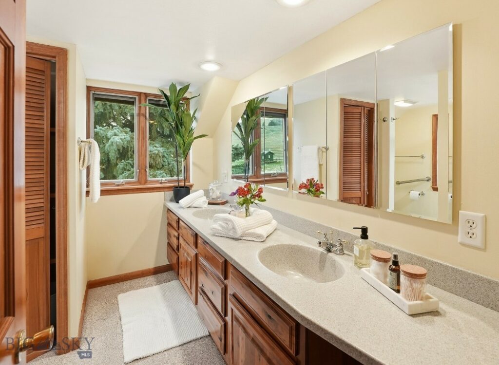 2500 Cottontail Road, Gallatin Gateway MT 59730