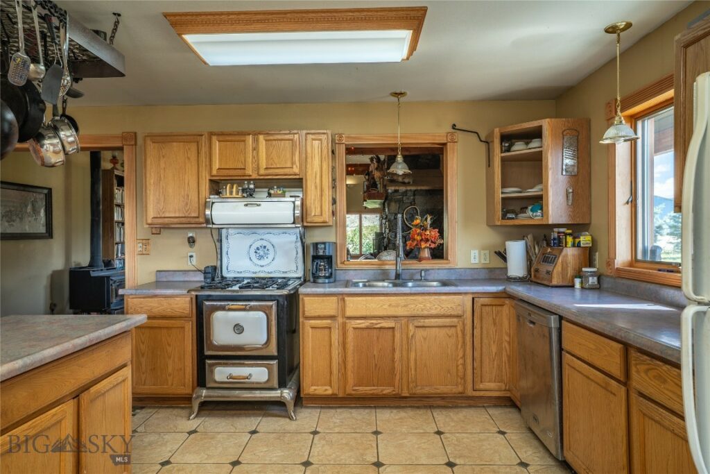 2584 MT Highway 284, Townsend MT 59644